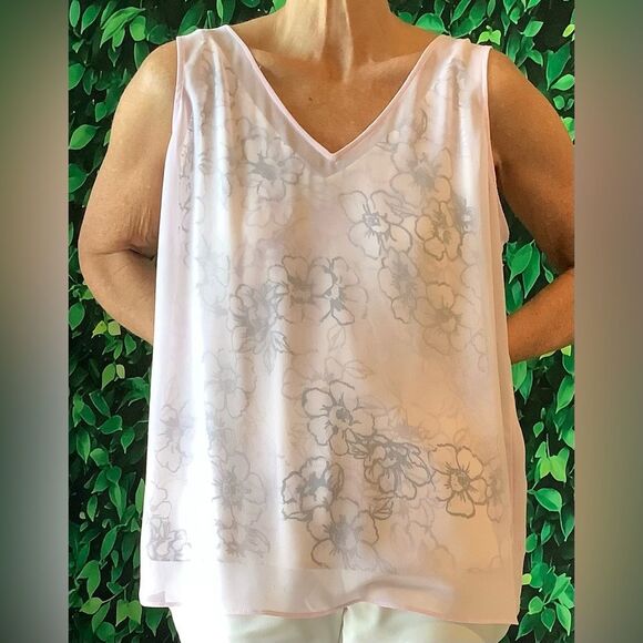 🌸 White House Black Market Layered Lavender Floral Tank – Size M - Picture 2 of 6